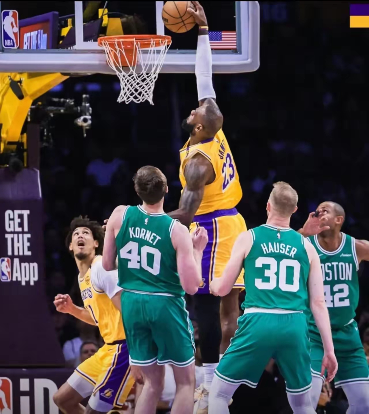 爱游戏官网-詹姆斯重要时刻比赛局势复杂，湖人带队取胜！