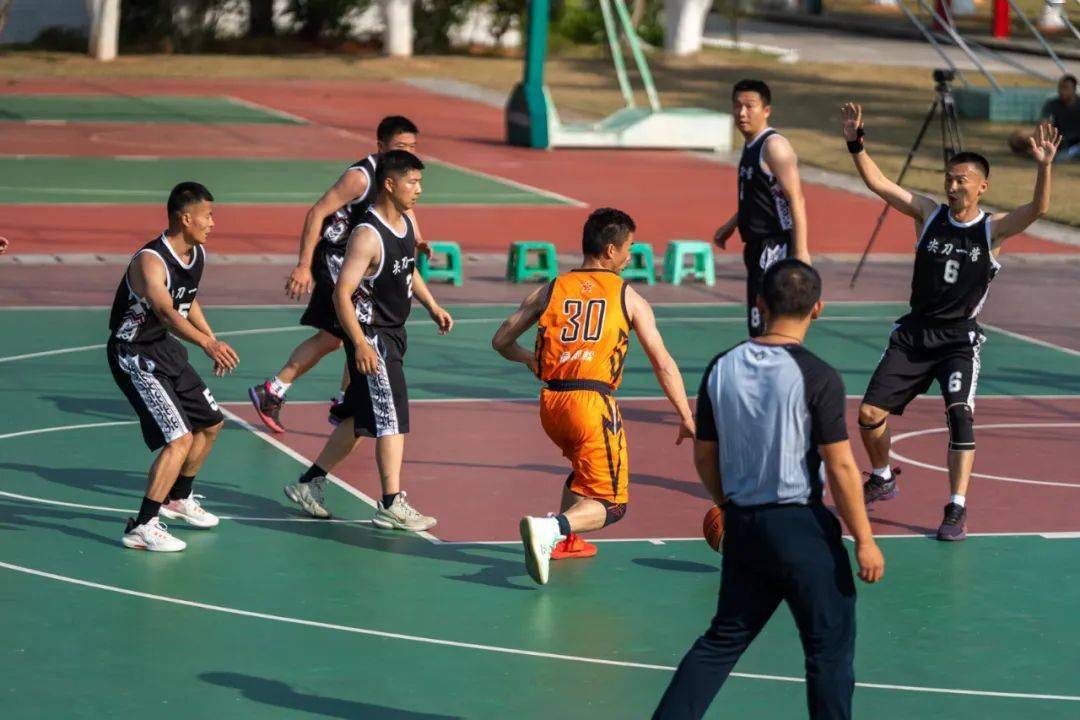 爱游戏APP-阿扎伦卡重返赛场，重返赛场首场状态出色，利物浦观众沸腾！的简单介绍