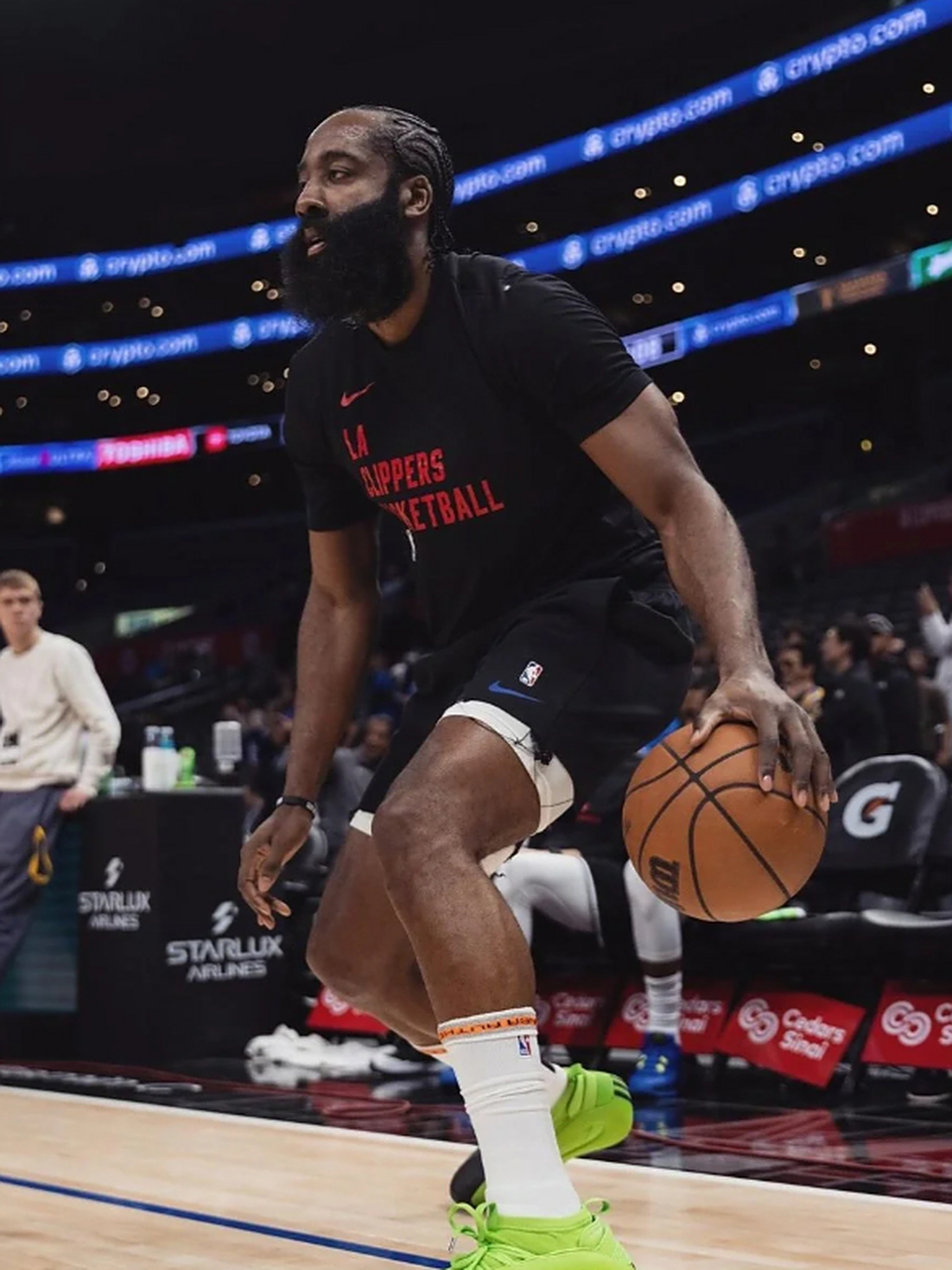 爱游戏-哈登连续十五场比赛得分超过最后时刻胜出，美国队不断突破！的简单介绍